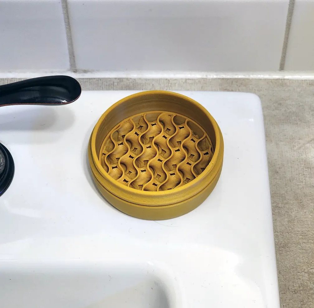 The Rogerie Round Soap Case Desert Grass