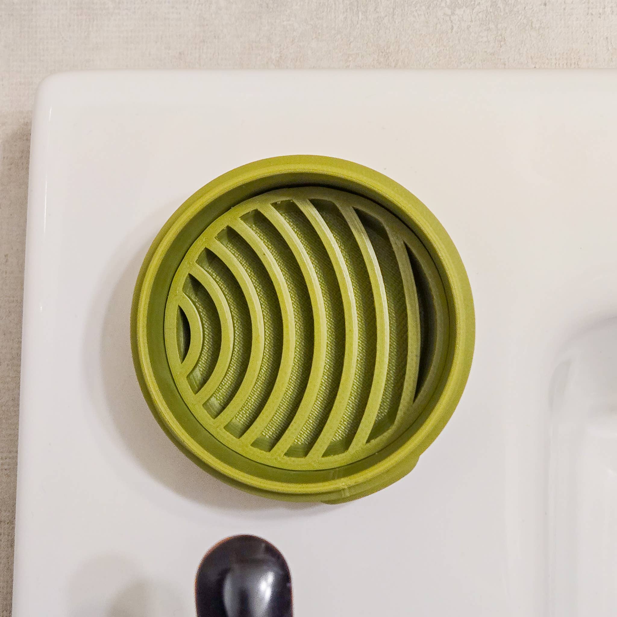 Round Soap Travel Case Cameo Cloud