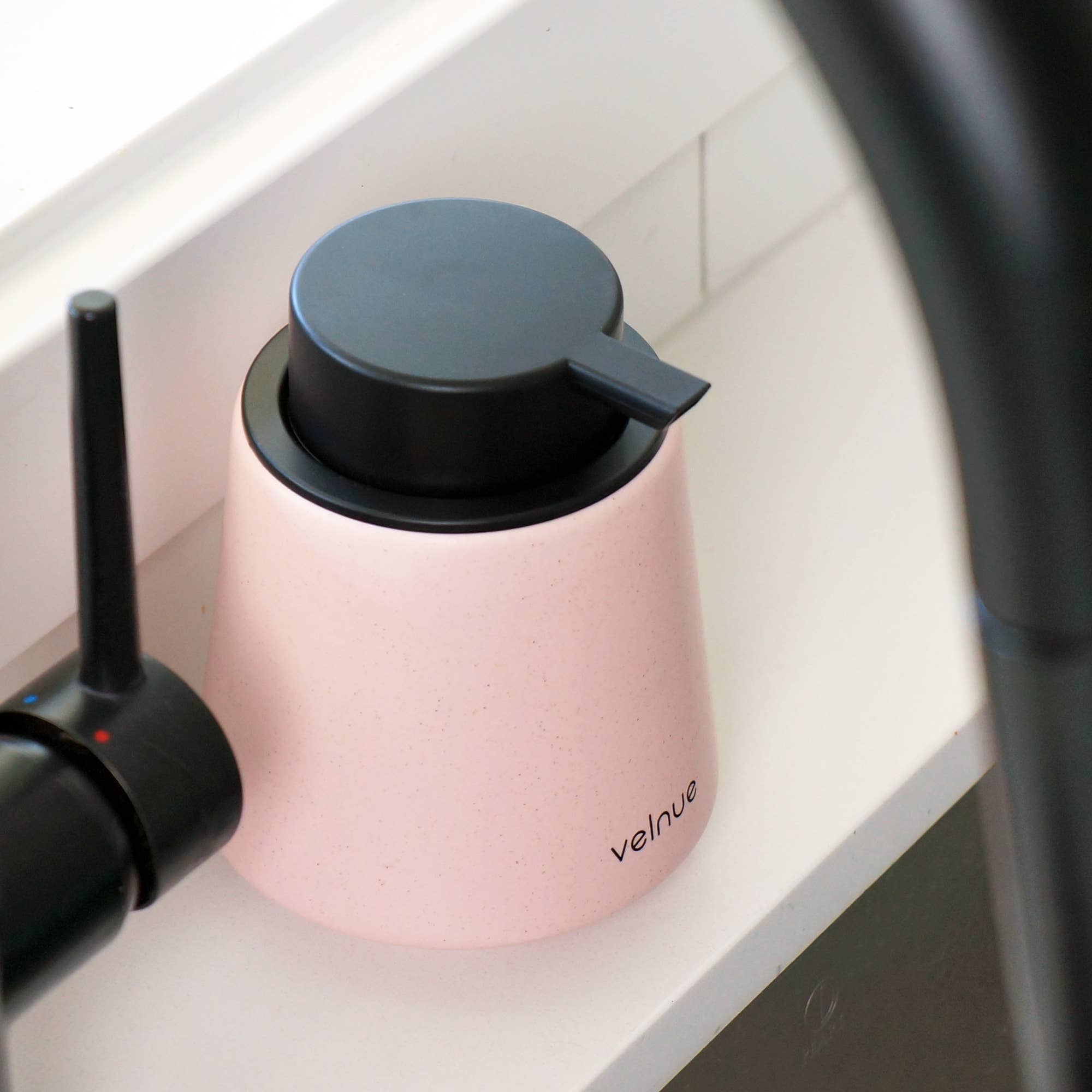 VELNUE Foaming Ceramic Hand Soap + Sanitizer Dispenser Blush