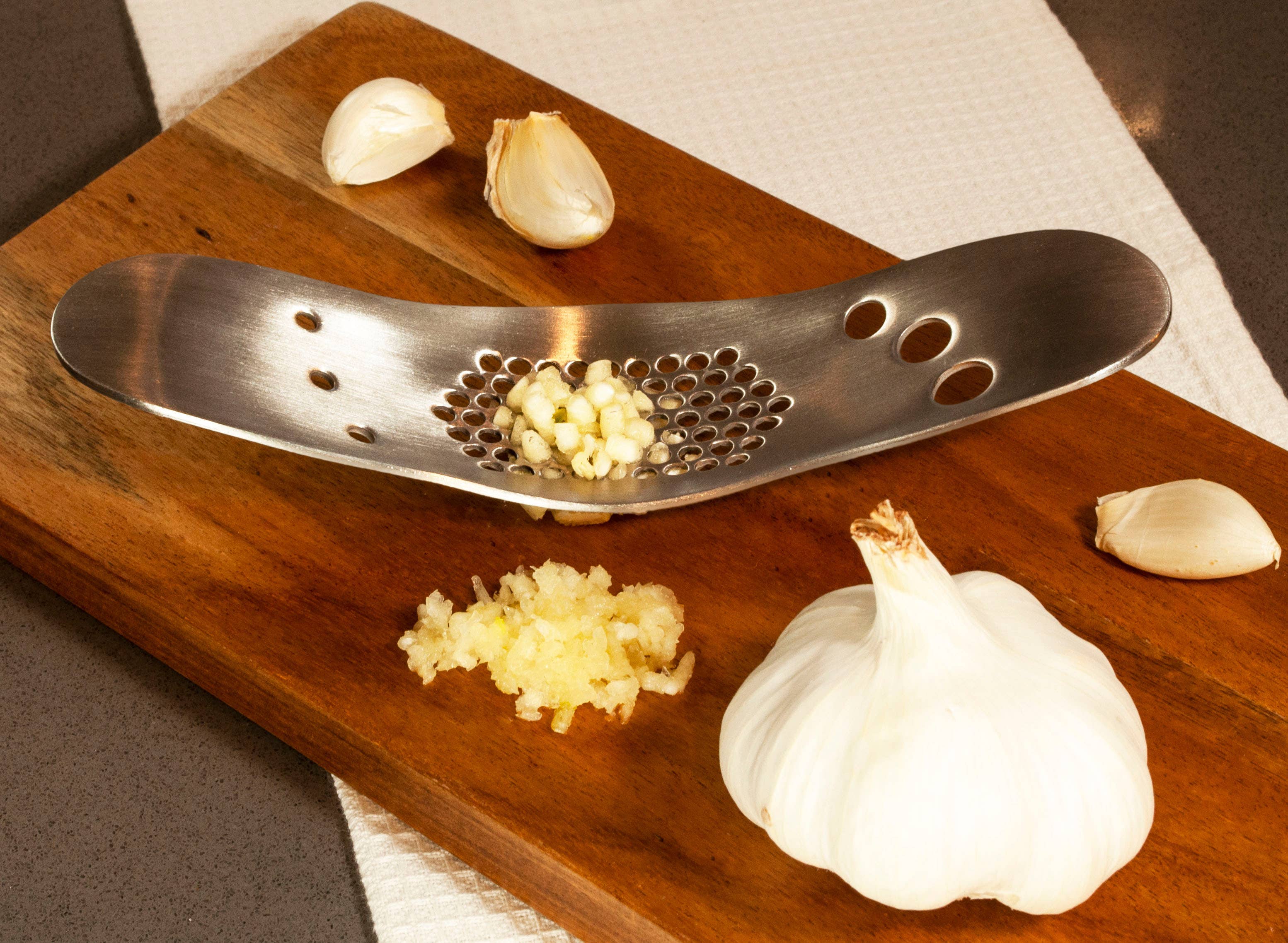 Kitchen Basics Garlic Crusher w/Herb Stripper