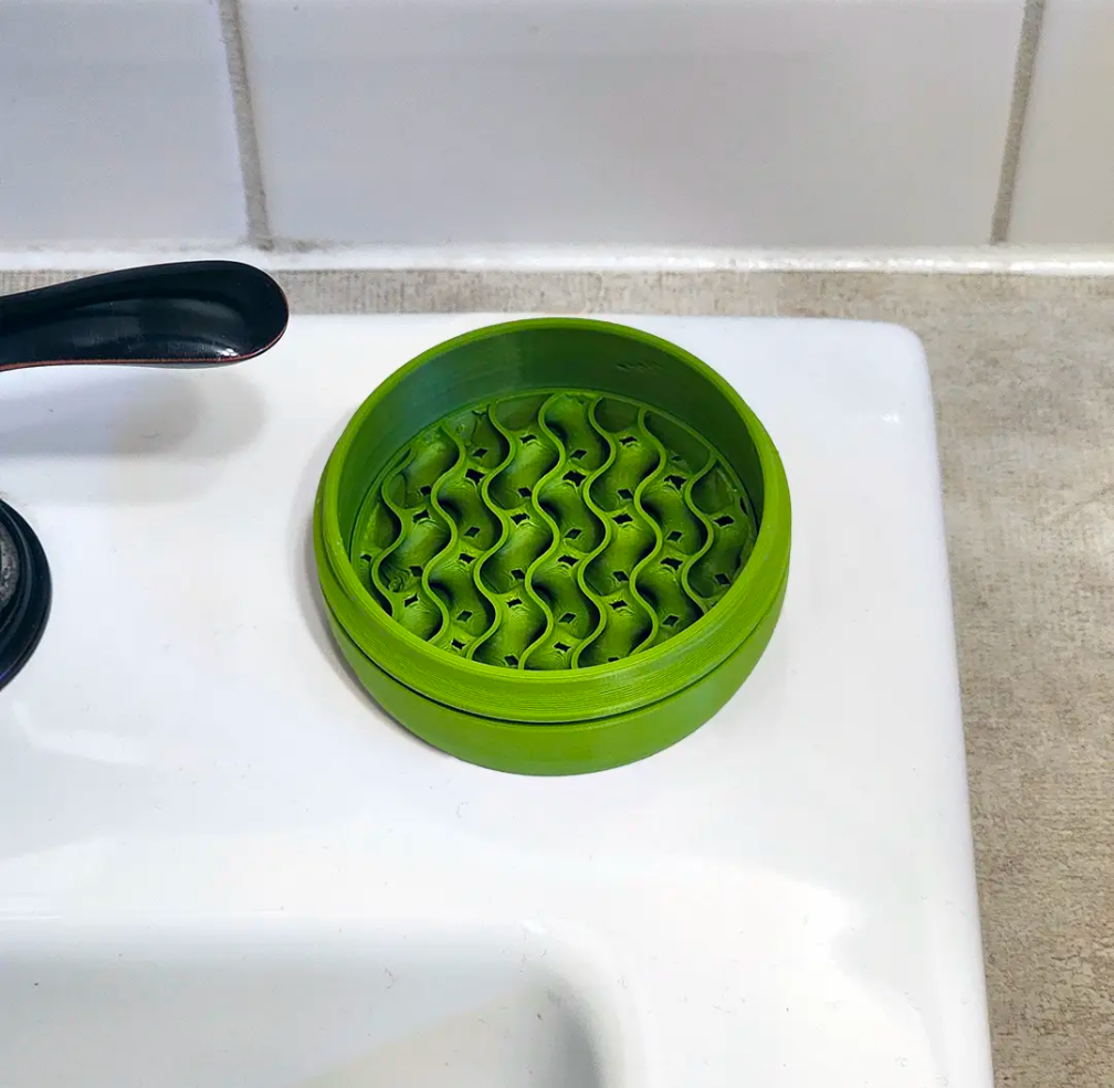 The Rogerie Round Soap Case Mountain Moss